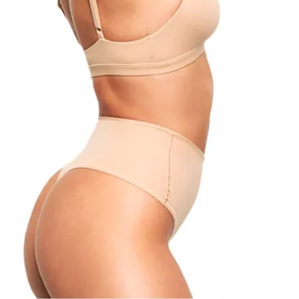 SKIMS Fits Everybody High Waist Thong - Picture 3 of 7